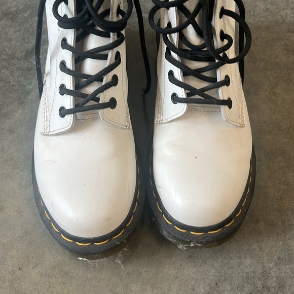 Women’s Doc Martens Size 6 - Picture 2 of 8